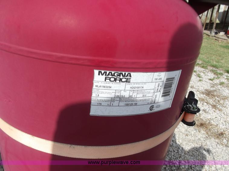 image for item D3694 1990 Ford F700 service truck