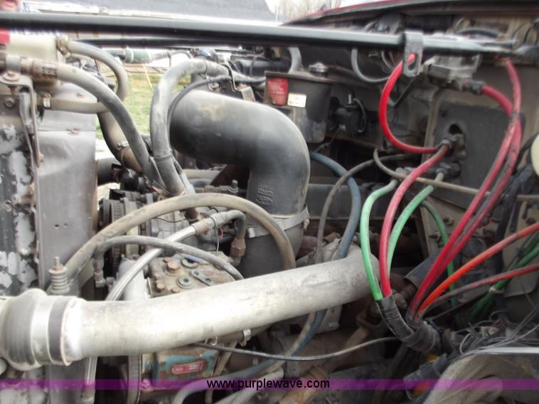 image for item D3694 1990 Ford F700 service truck