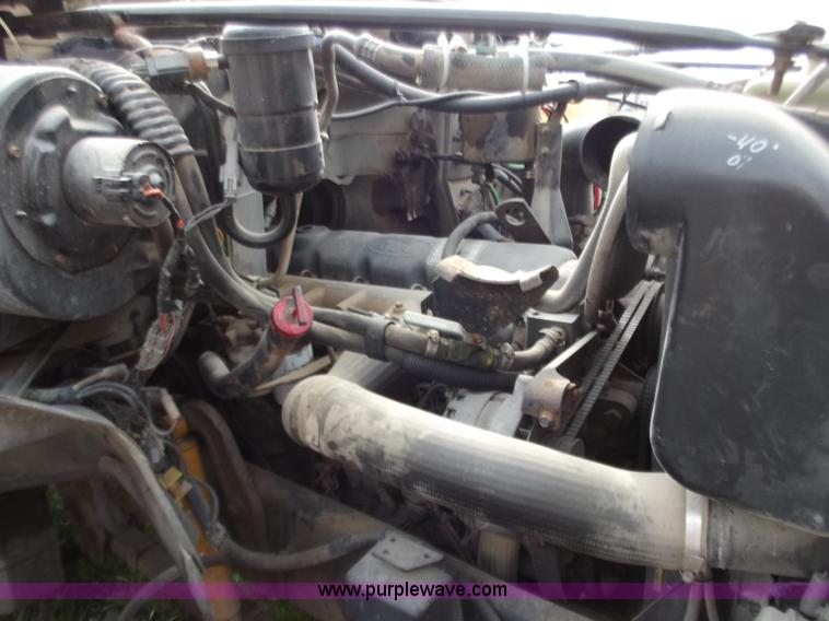 image for item D3694 1990 Ford F700 service truck