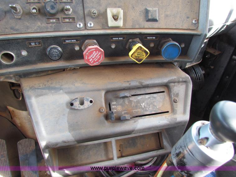 image for item D9126 1989 Mack RD688S water tanker semi truck