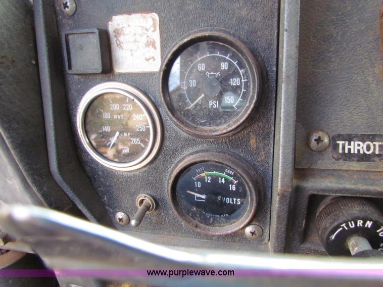 image for item D9126 1989 Mack RD688S water tanker semi truck