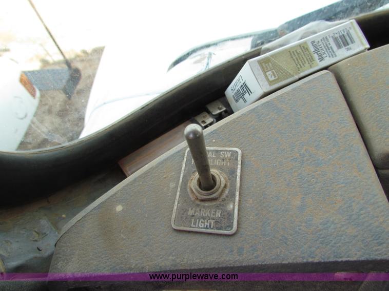 image for item D9126 1989 Mack RD688S water tanker semi truck