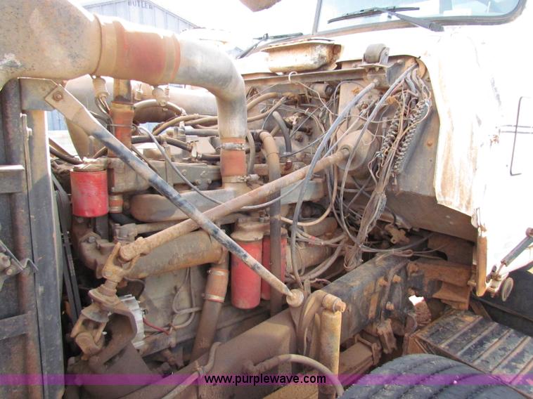 image for item D9126 1989 Mack RD688S water tanker semi truck