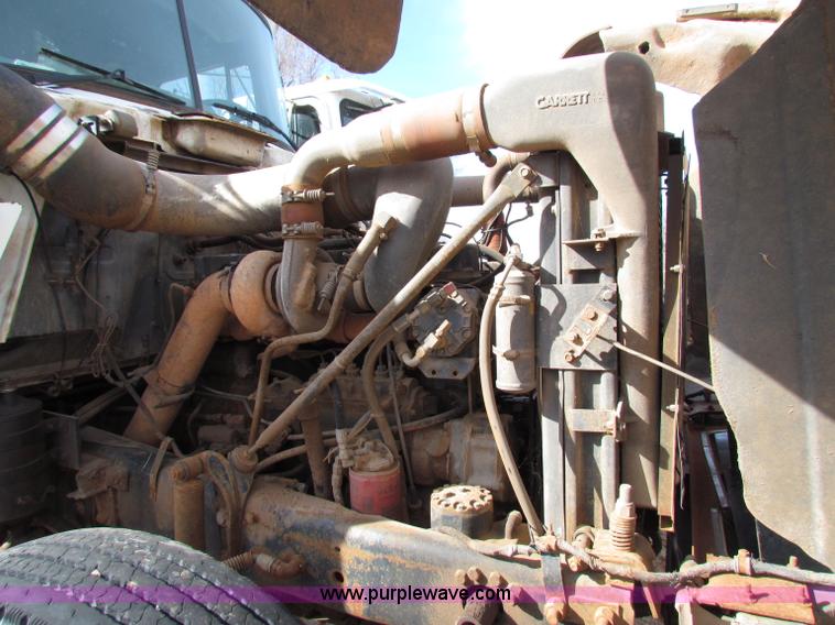 image for item D9126 1989 Mack RD688S water tanker semi truck