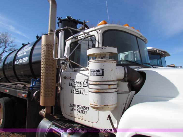 image for item D9126 1989 Mack RD688S water tanker semi truck