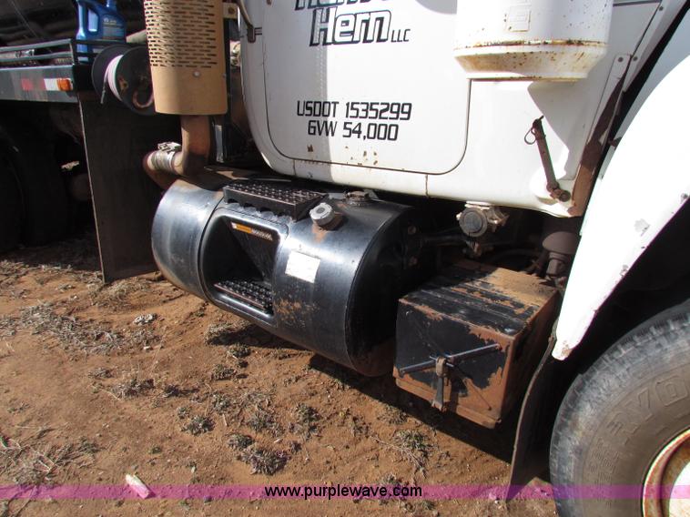 image for item D9126 1989 Mack RD688S water tanker semi truck