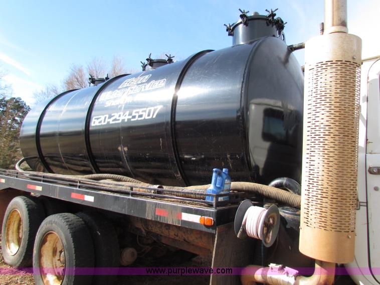 image for item D9126 1989 Mack RD688S water tanker semi truck