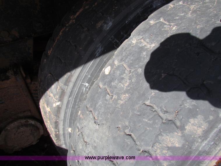 image for item D9126 1989 Mack RD688S water tanker semi truck