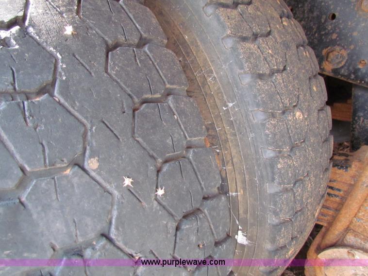 image for item D9126 1989 Mack RD688S water tanker semi truck