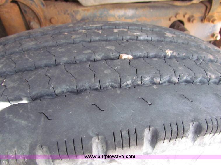 image for item D9126 1989 Mack RD688S water tanker semi truck