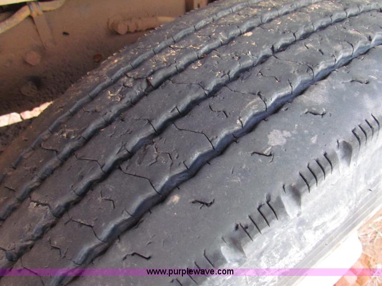 image for item D9126 1989 Mack RD688S water tanker semi truck