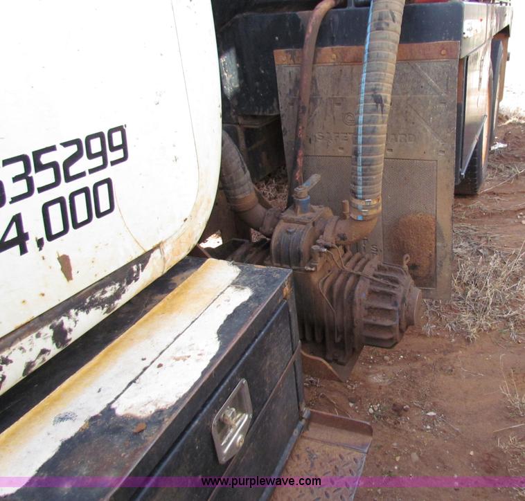 image for item D9126 1989 Mack RD688S water tanker semi truck