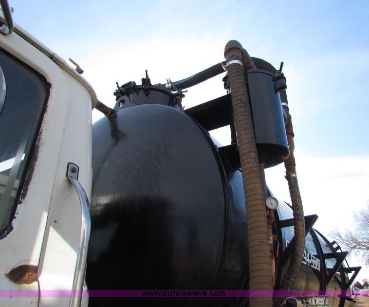 image for item D9126 1989 Mack RD688S water tanker semi truck