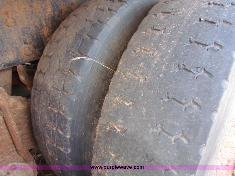 image for item D9126 1989 Mack RD688S water tanker semi truck