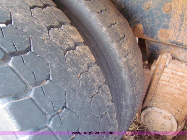 image for item D9126 1989 Mack RD688S water tanker semi truck