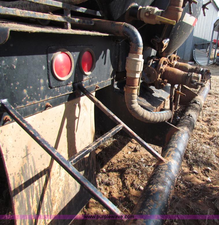 image for item D9126 1989 Mack RD688S water tanker semi truck