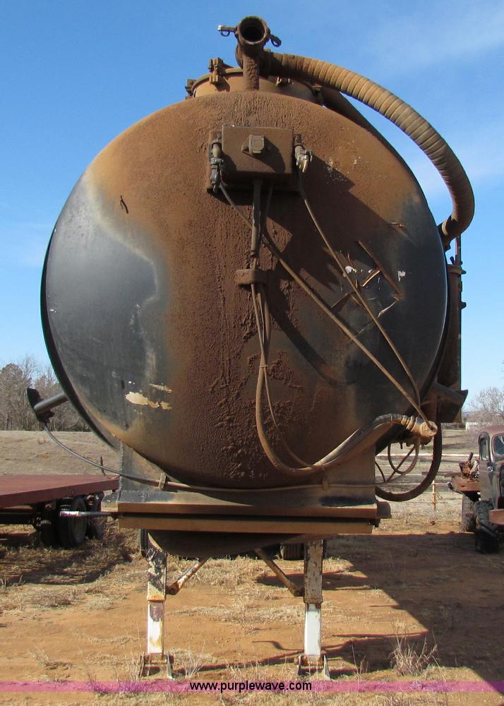 image for item D9129 1991 Eagle 120 barrel tanker trailer