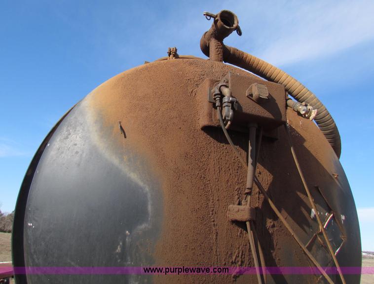 image for item D9129 1991 Eagle 120 barrel tanker trailer