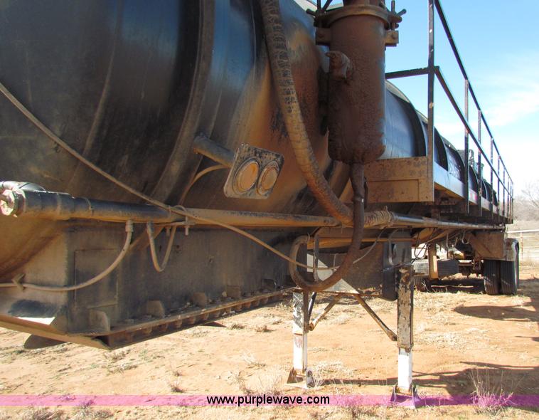 image for item D9129 1991 Eagle 120 barrel tanker trailer