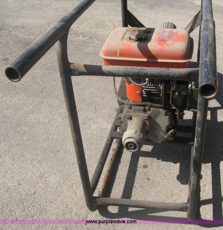image for item G9764 Wisconsin Robin concrete vibrator pump