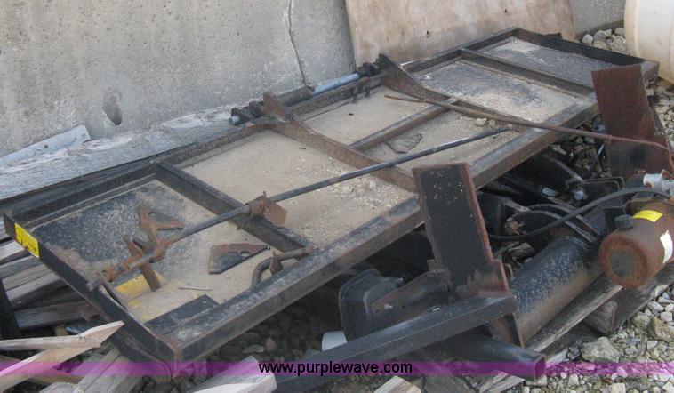 image for item G9767 Waltco 222 2,000 lb lift gate