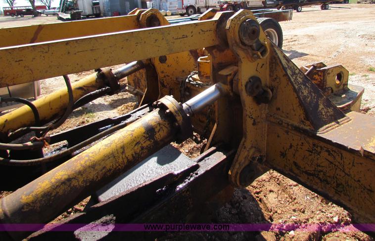 image for item N9016 1995 John Deere 850B LT dozer
