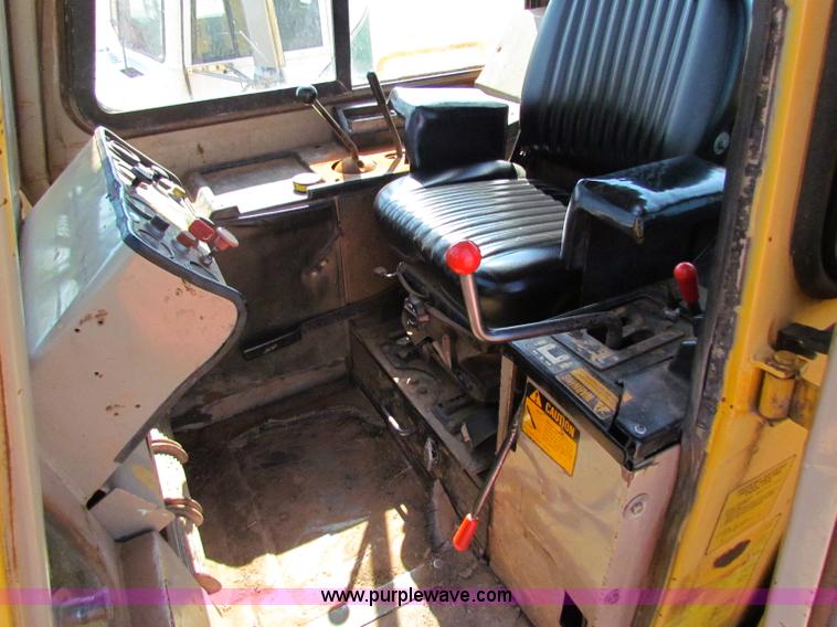 image for item N9016 1995 John Deere 850B LT dozer