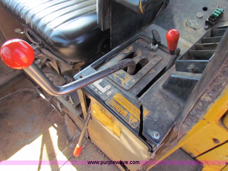 image for item N9016 1995 John Deere 850B LT dozer