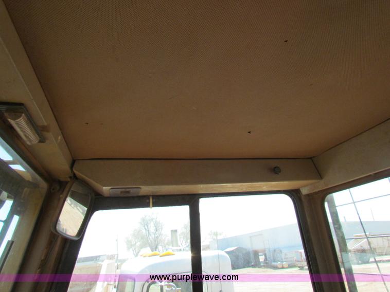 image for item N9016 1995 John Deere 850B LT dozer