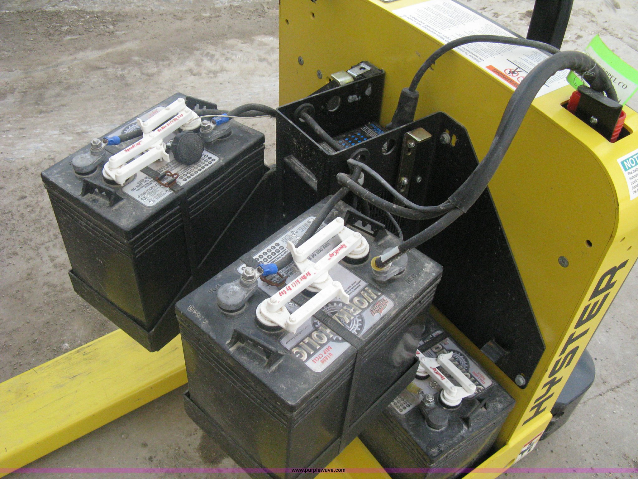 Hyster W40Z motorized pallet jack in Wichita, KS Item A6127 sold Purple Wave