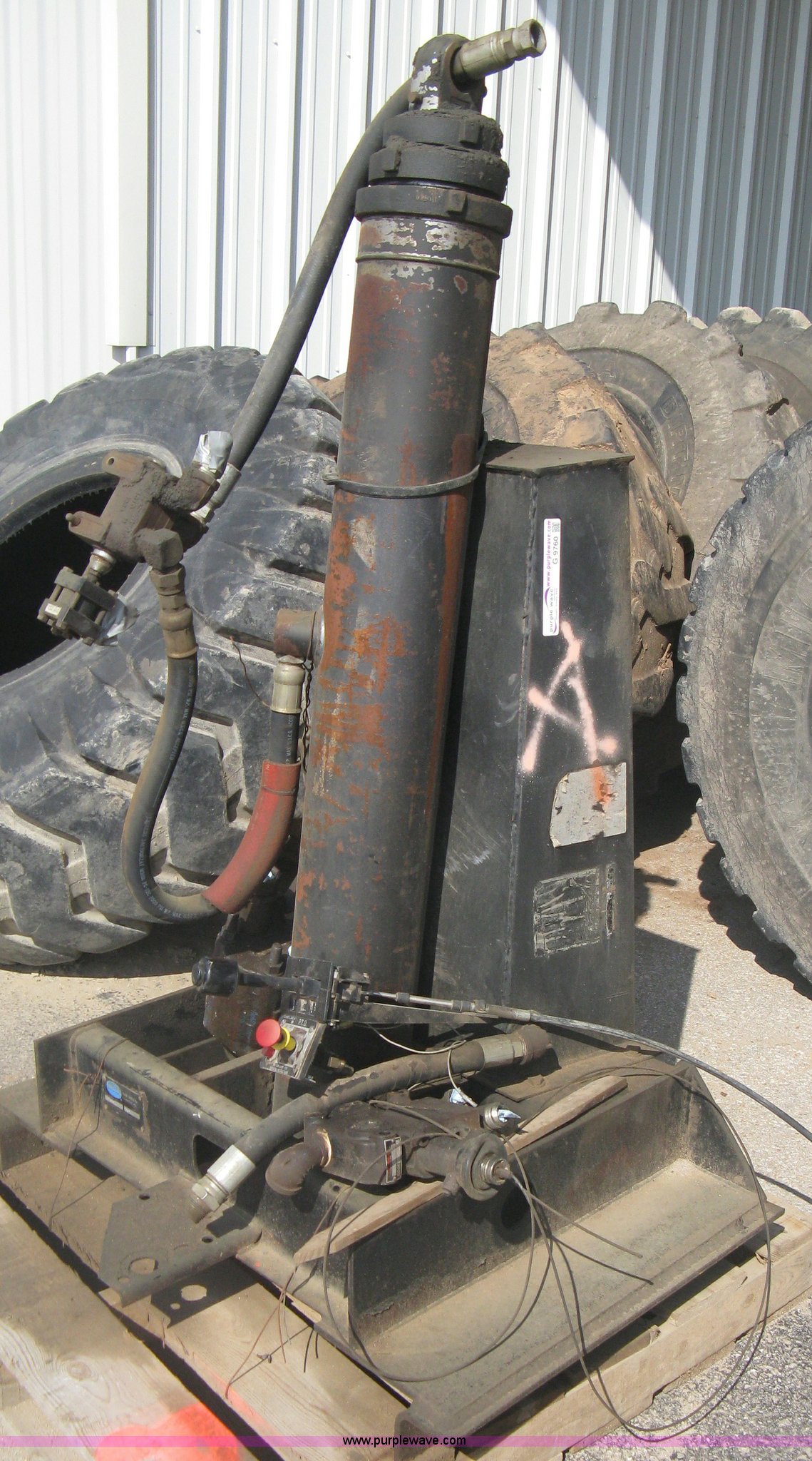 Heil 63 Frame dump body hoist in Wichita, KS Item G9760 sold Purple