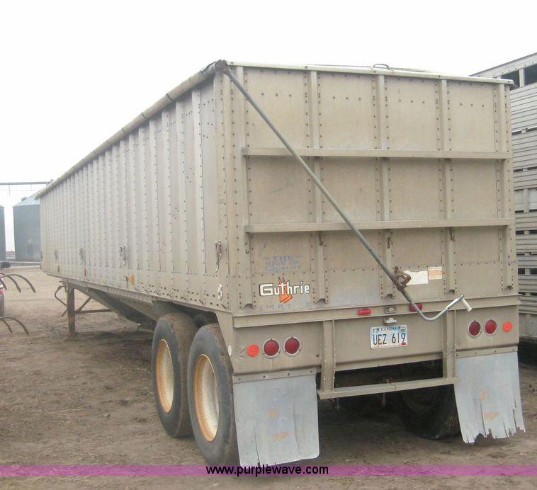 image for item 3779 1980 Guthrie 42' grain trailer