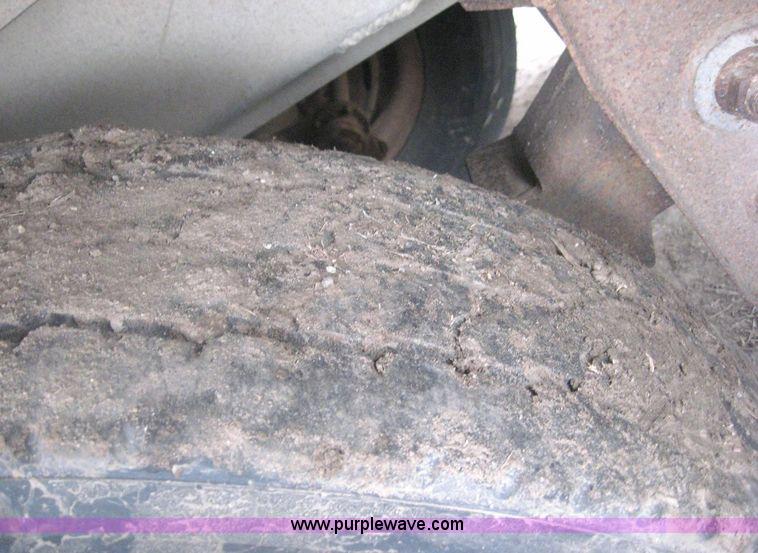 image for item 3779 1980 Guthrie 42' grain trailer