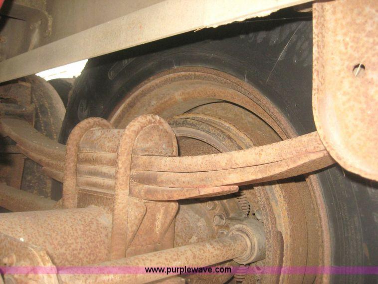 image for item 3779 1980 Guthrie 42' grain trailer