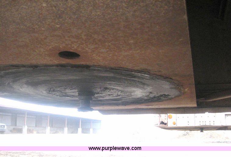 image for item 3779 1980 Guthrie 42' grain trailer