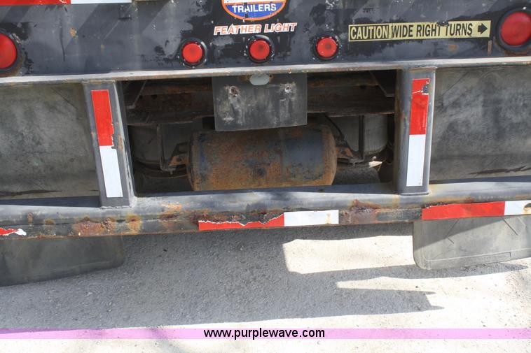 image for item A6797 2000 Lufkin FLIIST flatbed trailer