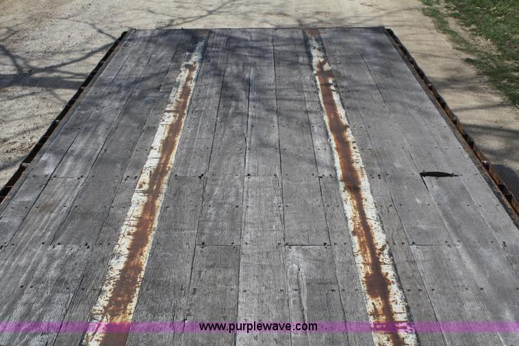 image for item A6797 2000 Lufkin FLIIST flatbed trailer