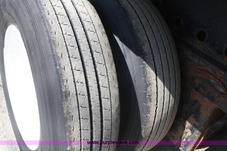 image for item A6797 2000 Lufkin FLIIST flatbed trailer