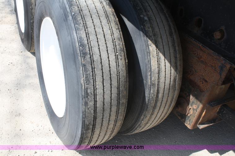 image for item A6797 2000 Lufkin FLIIST flatbed trailer