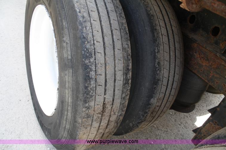 image for item A6797 2000 Lufkin FLIIST flatbed trailer