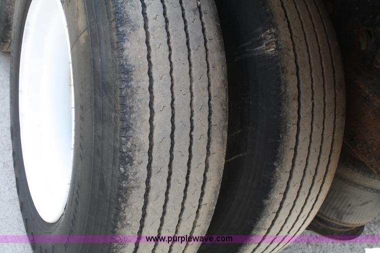 image for item A6797 2000 Lufkin FLIIST flatbed trailer