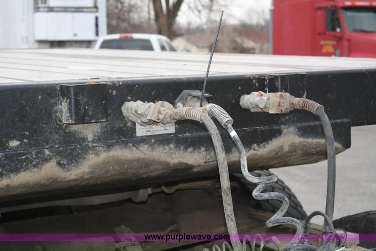 image for item A6831 2006 Transcraft aluminum drop deck trailer