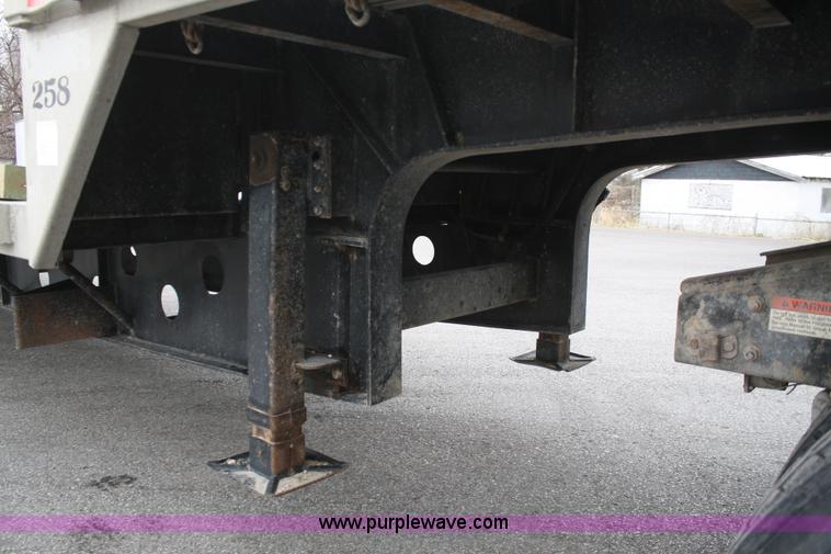 image for item A6831 2006 Transcraft aluminum drop deck trailer