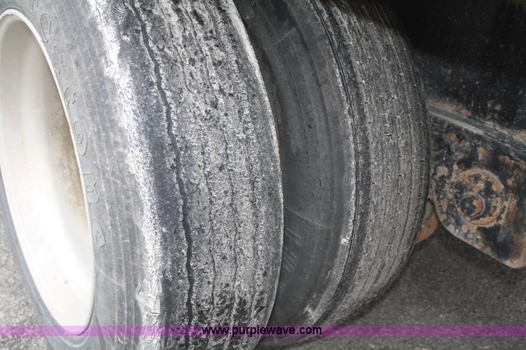 image for item A6831 2006 Transcraft aluminum drop deck trailer