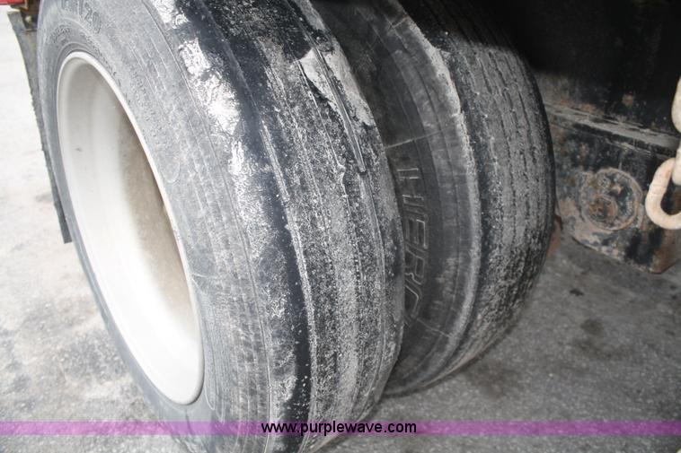 image for item A6831 2006 Transcraft aluminum drop deck trailer