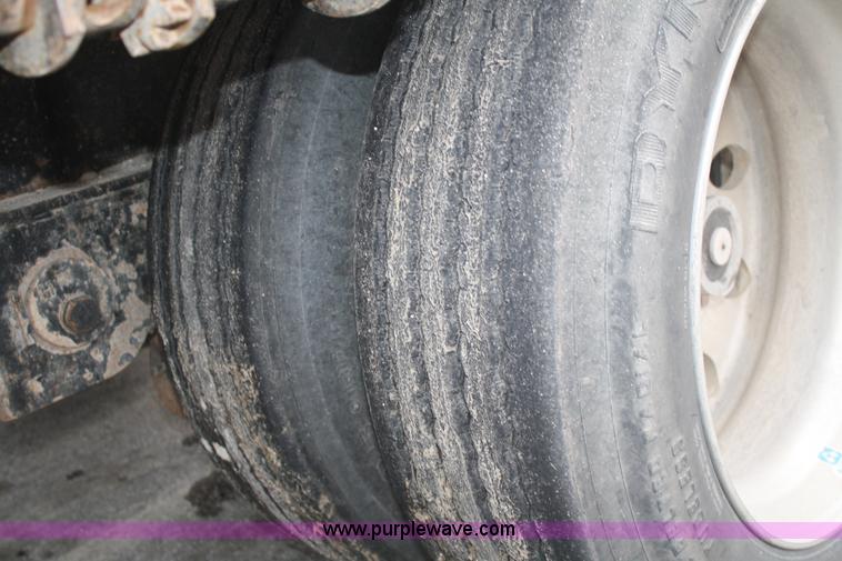 image for item A6831 2006 Transcraft aluminum drop deck trailer