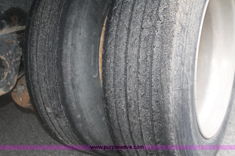 image for item A6831 2006 Transcraft aluminum drop deck trailer