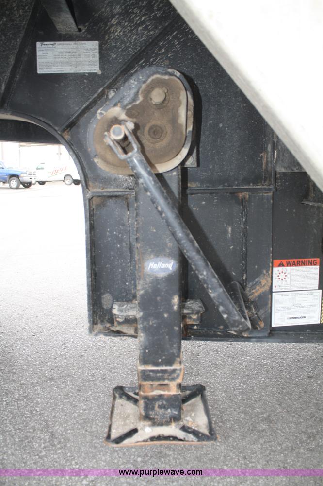 image for item A6831 2006 Transcraft aluminum drop deck trailer