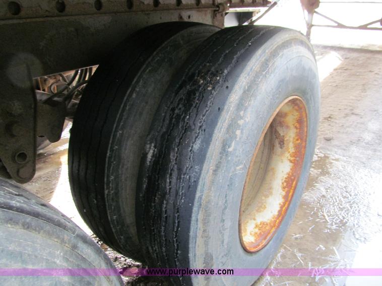 image for item A8078 1996 Great Dane 48' tandem axle van trailer