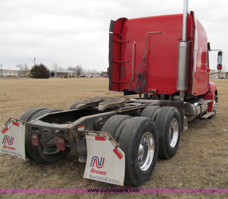 image for item A8201 2005 Freightliner Columbia semi truck